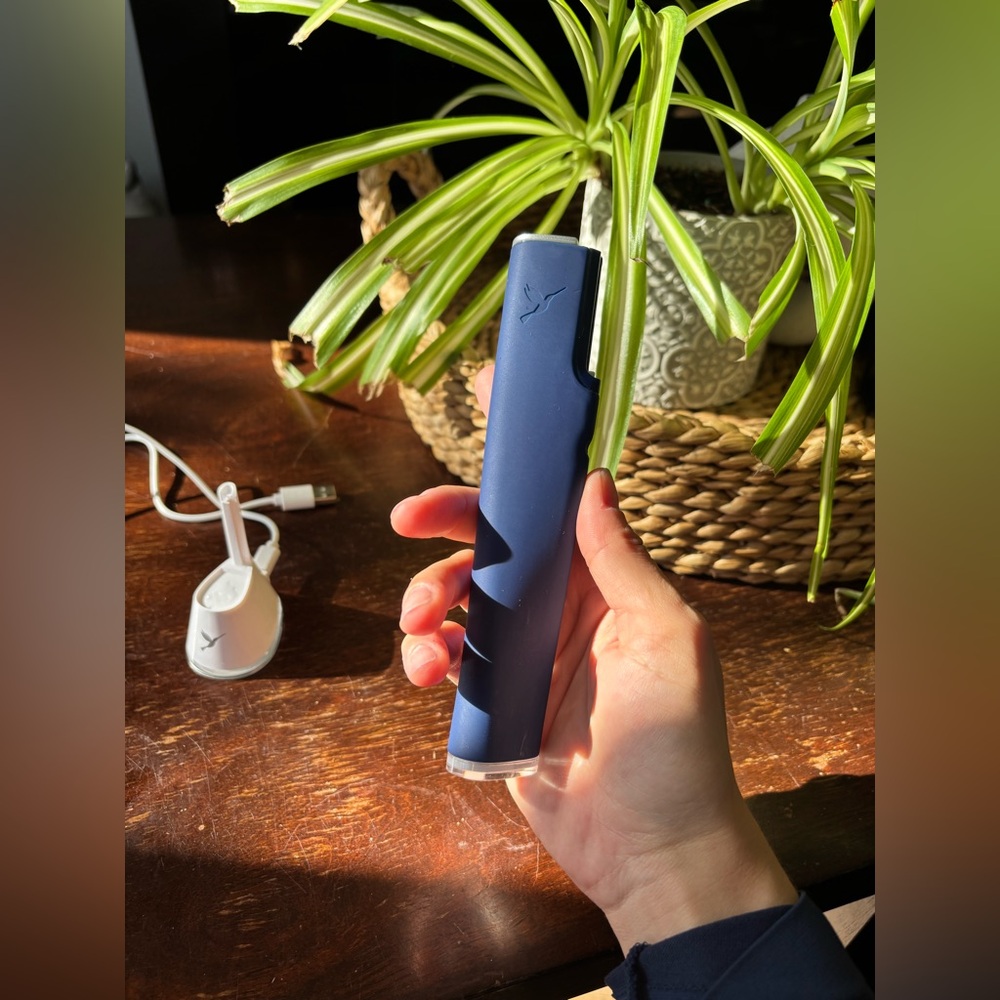 DERMAFLASH Dermaplaning Tool - Picture 2 of 3